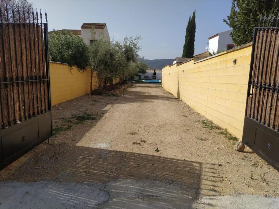 Agradable Casa Con Piscina En La Serrania. أرياتي المظهر الخارجي الصورة